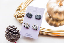 Load image into Gallery viewer, Black and Leopard Pumpkin 2 Stud Pack
